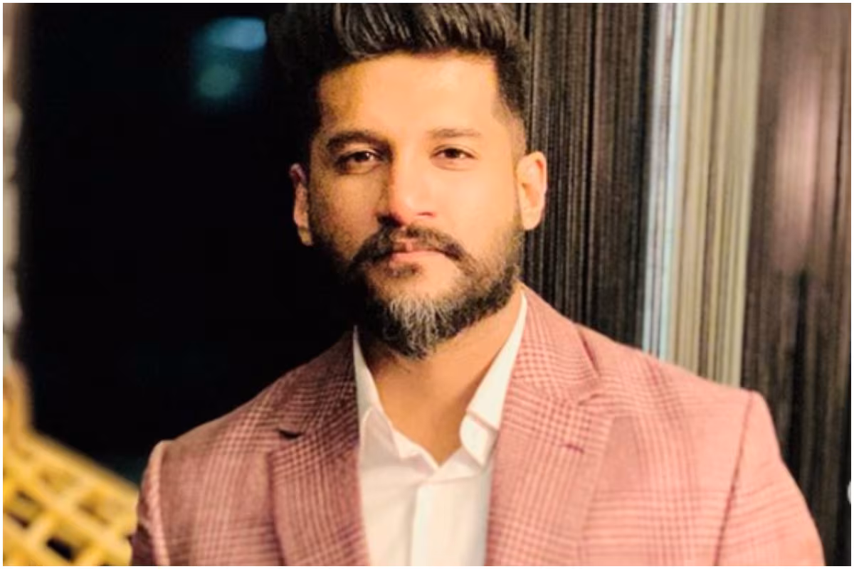 Singer Vijay Yesudas Meets with Road Accident in Alappuzha, Escapes Unhurt