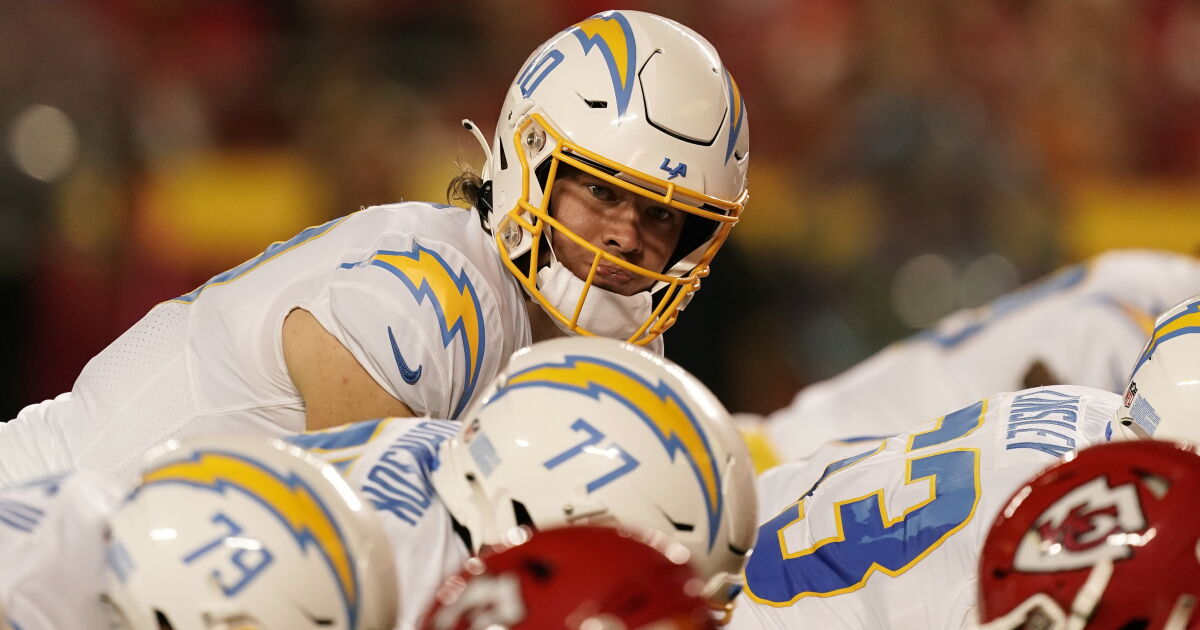 Will Chargers' Justin Herbert play? Quarterback already proved he can throw with rib injury