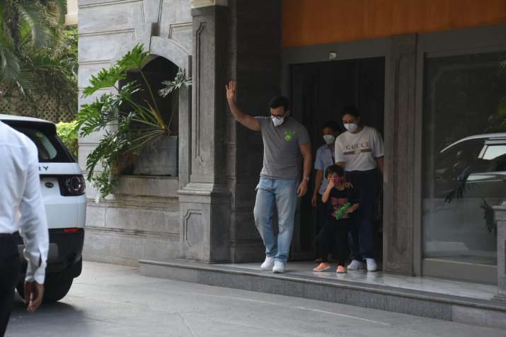 India Tv - Taimur Ali Khan tricked by Turkish ice cream vendor in THIS unseen video leaves fans awestruck India Tv - Taimur Ali Khan