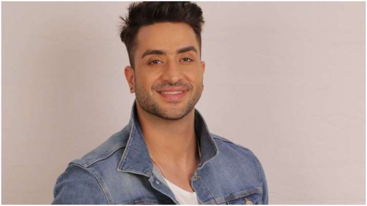 Bigg Boss 14 Nov 9 Live updates: Contestants grilled by Farah Khan, Aly Goni creates ruckus in quarantine