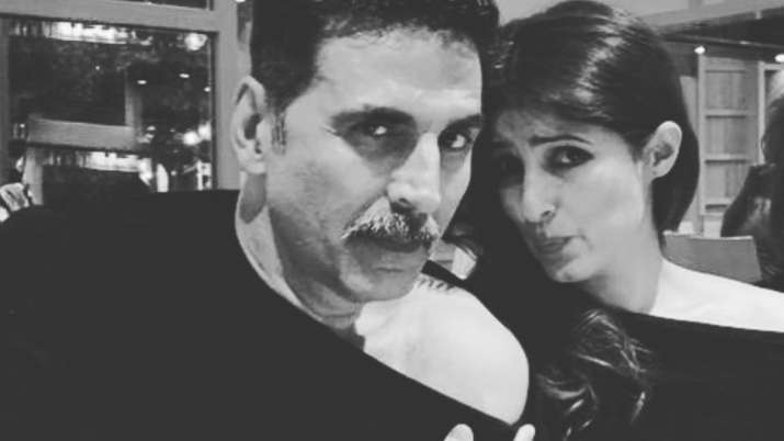 Akshay Kumar twins with Twinkle Khanna in black 'cold shoulder' tshirt, her caption wins the internet