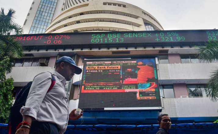 Indian stocks slump on global monetary policy tightening; Rupee at new low