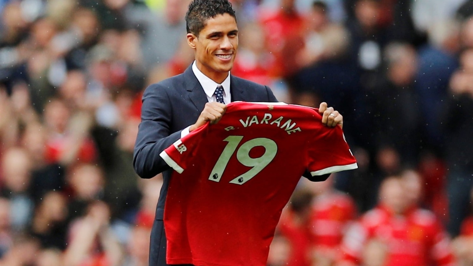 Manchester United's Varane, Cavani available for Southampton trip - Solskjaer