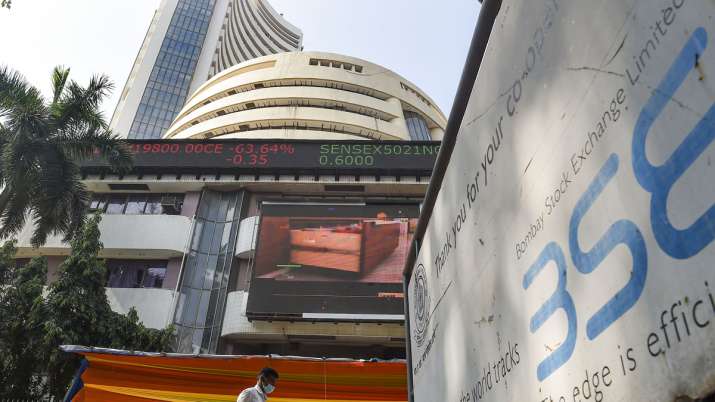 Investors lose Rs 3 lakh crore as markets plunge after poor Q4 show by Infosys, HDFC Bank