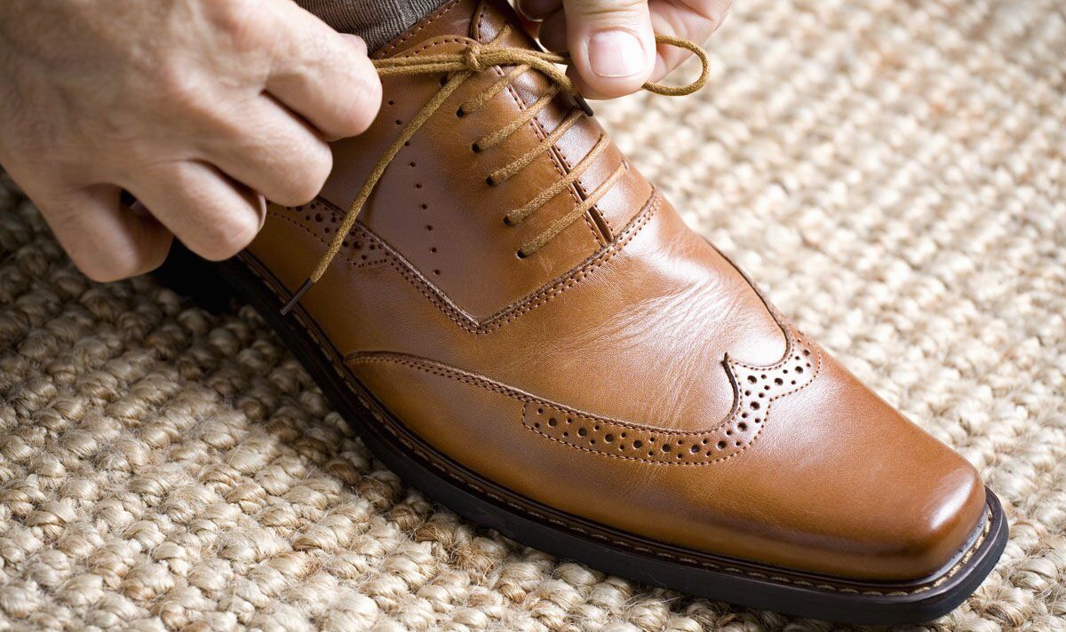 Man diagnosed with low B12 after spotting signs while tying laces