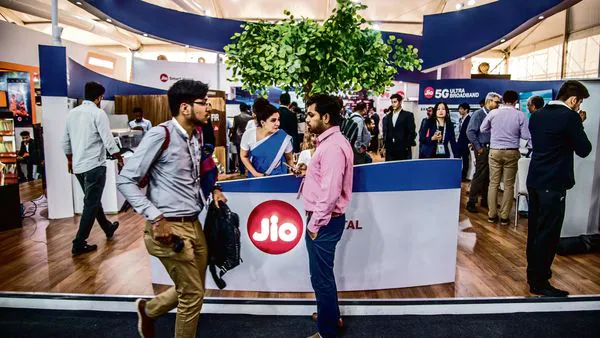 Reliance Jio starts providing vaccine availability info to users via WhatsApp