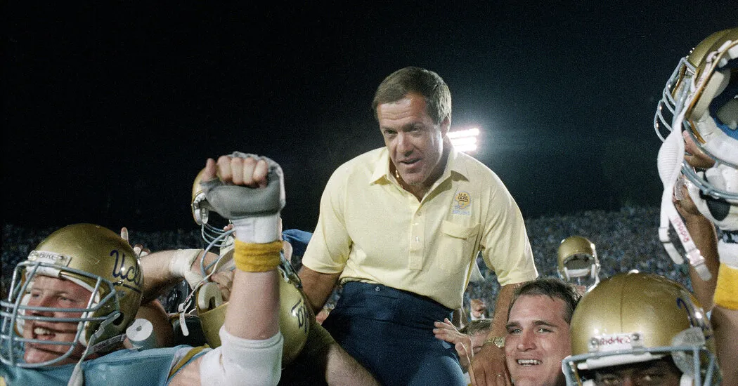 Terry Donahue, Who Led U.C.L.A. to Bowl Victories, Dies at 77