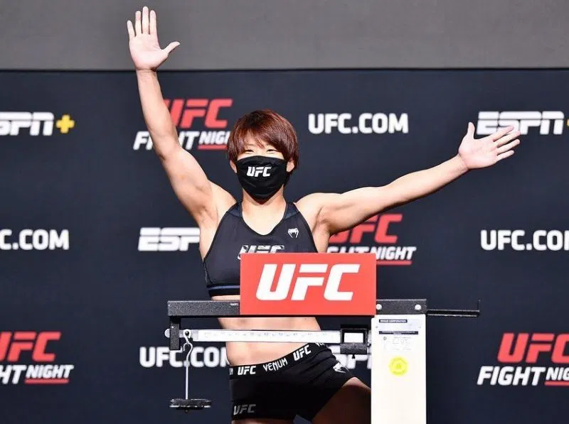 Watch: Kanako Murata bursts into tears after fighting an entire round with a suspected broken arm leads to doc
