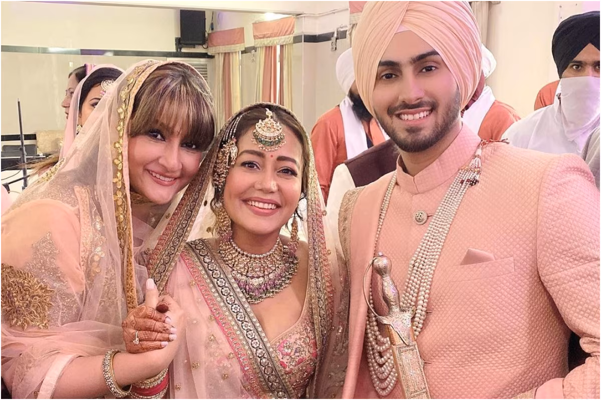 Urvashi Dholakia Shares Photo with Newlyweds Neha Kakkar and Rohanpreet Singh