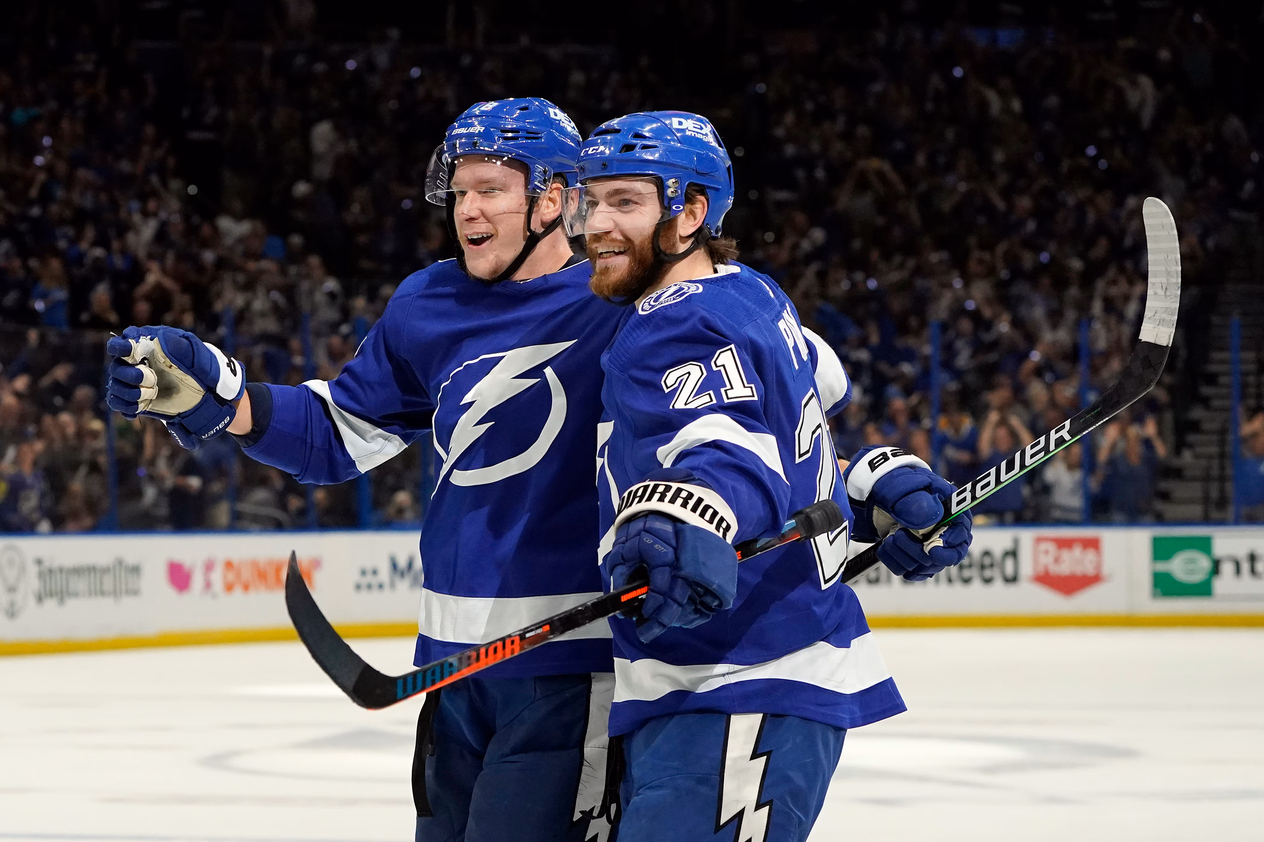 Victor Hedman, Lightning Beat Islanders 4-2 in Game 2 to Even NHL Playoff Series
