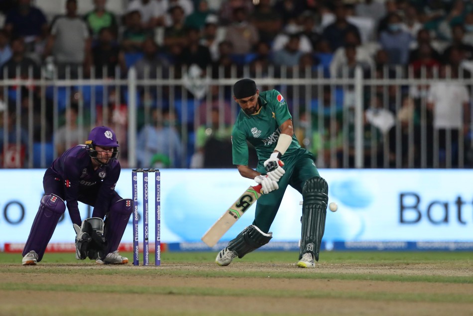T20 World Cup: Shoaib Malik hammers 18-ball 54 in Pakistan's 72-run win, end Super 12 undefeated
