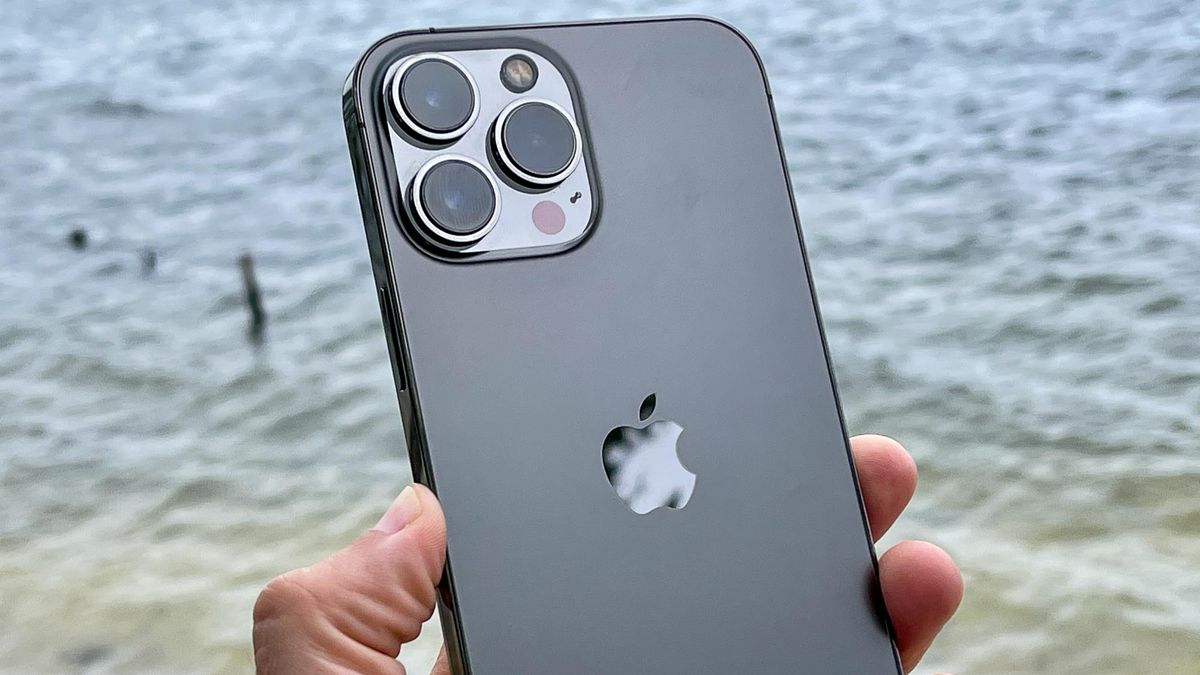 iPhone 14 — Apple needs to fix this big iPhone 13 design problem