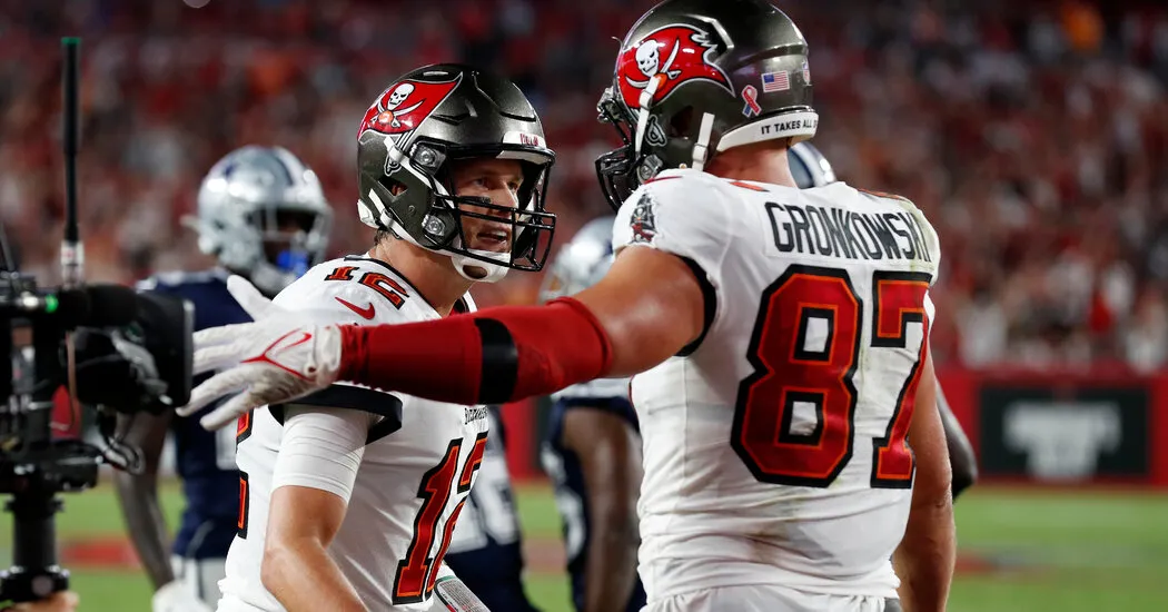 Brady-to-Gronk Lights Familiar Spark in N.F.L.’s Return