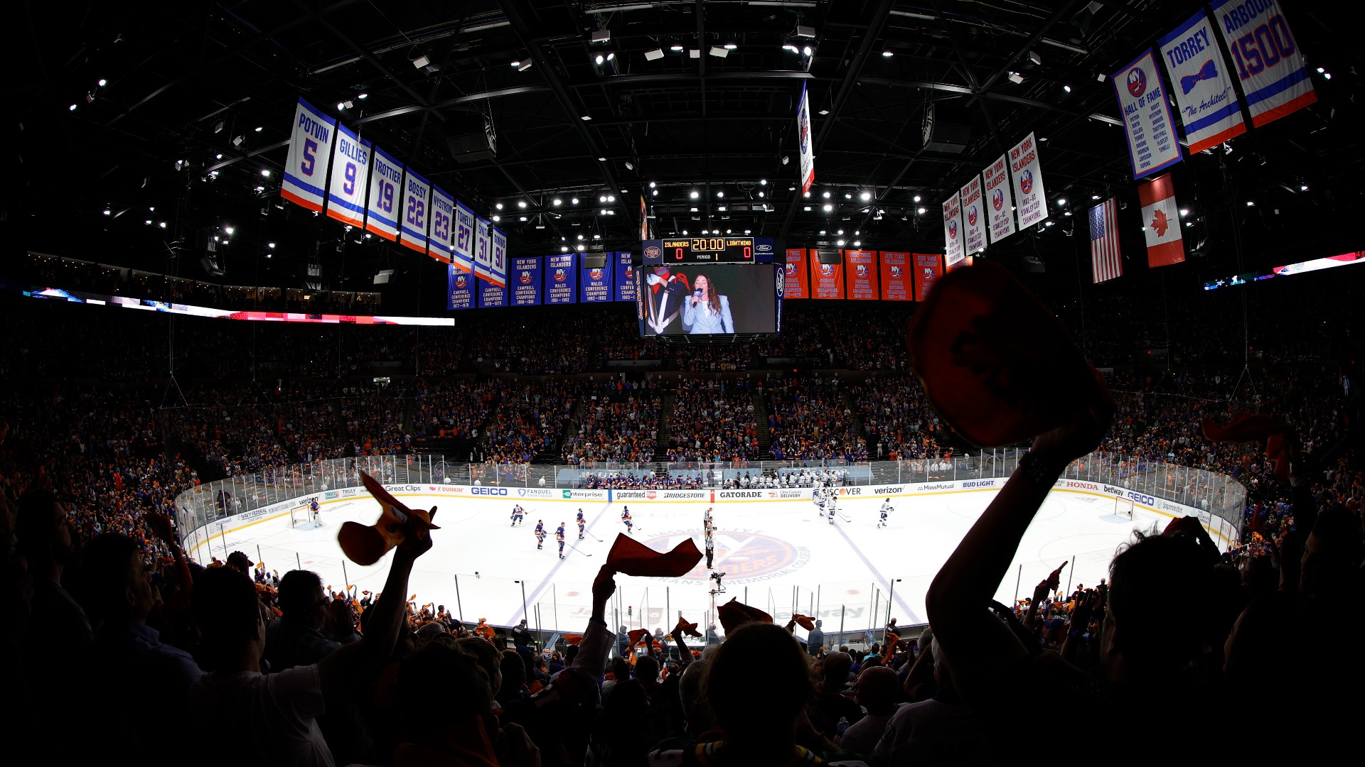 Islanders, fans sending Old Barn out in style in final Stanley Cup playoff run