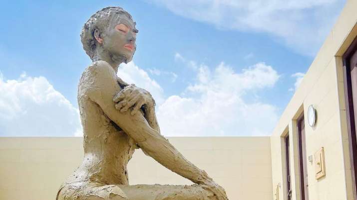 Urvashi Rautela takes beauty cue from Queen Cleopatra, indulges herself in mud bath; see pic