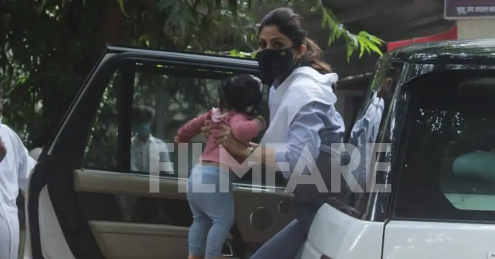 Shilpa Shetty Kundra clicked with daughter Samisha for the first time by the paparazzi