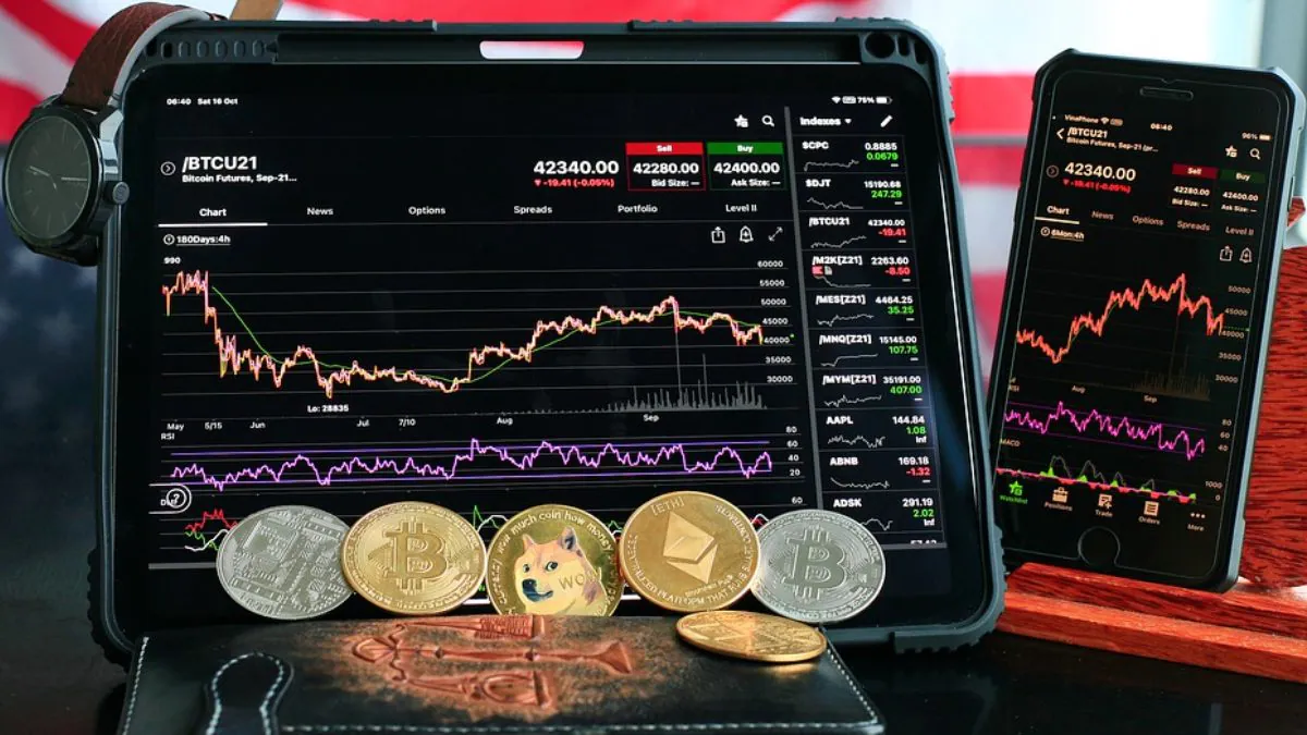 BTC, ETH Prices Plunge on Crypto Charts, Most Altcoins Follow Suit
