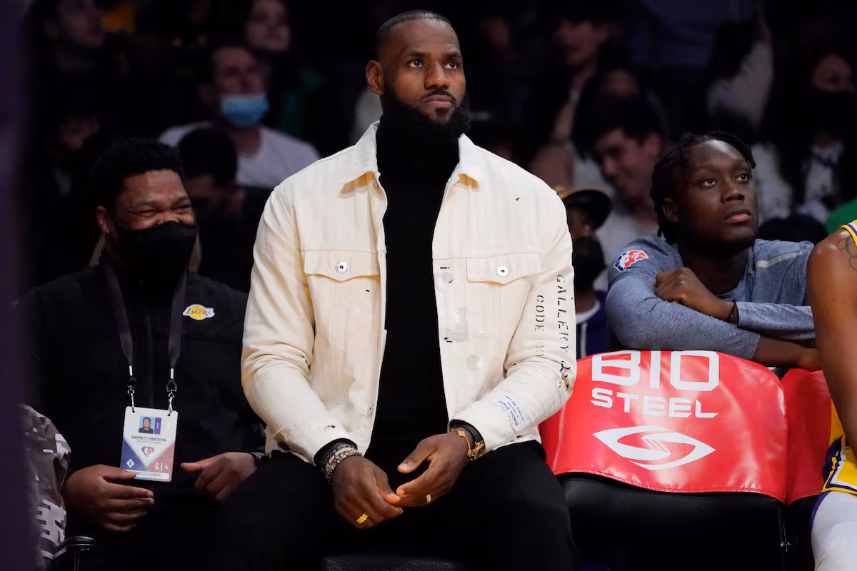 Lakers Rumors: Latest Buzz on LeBron James' Recovery from Abdominal Injury