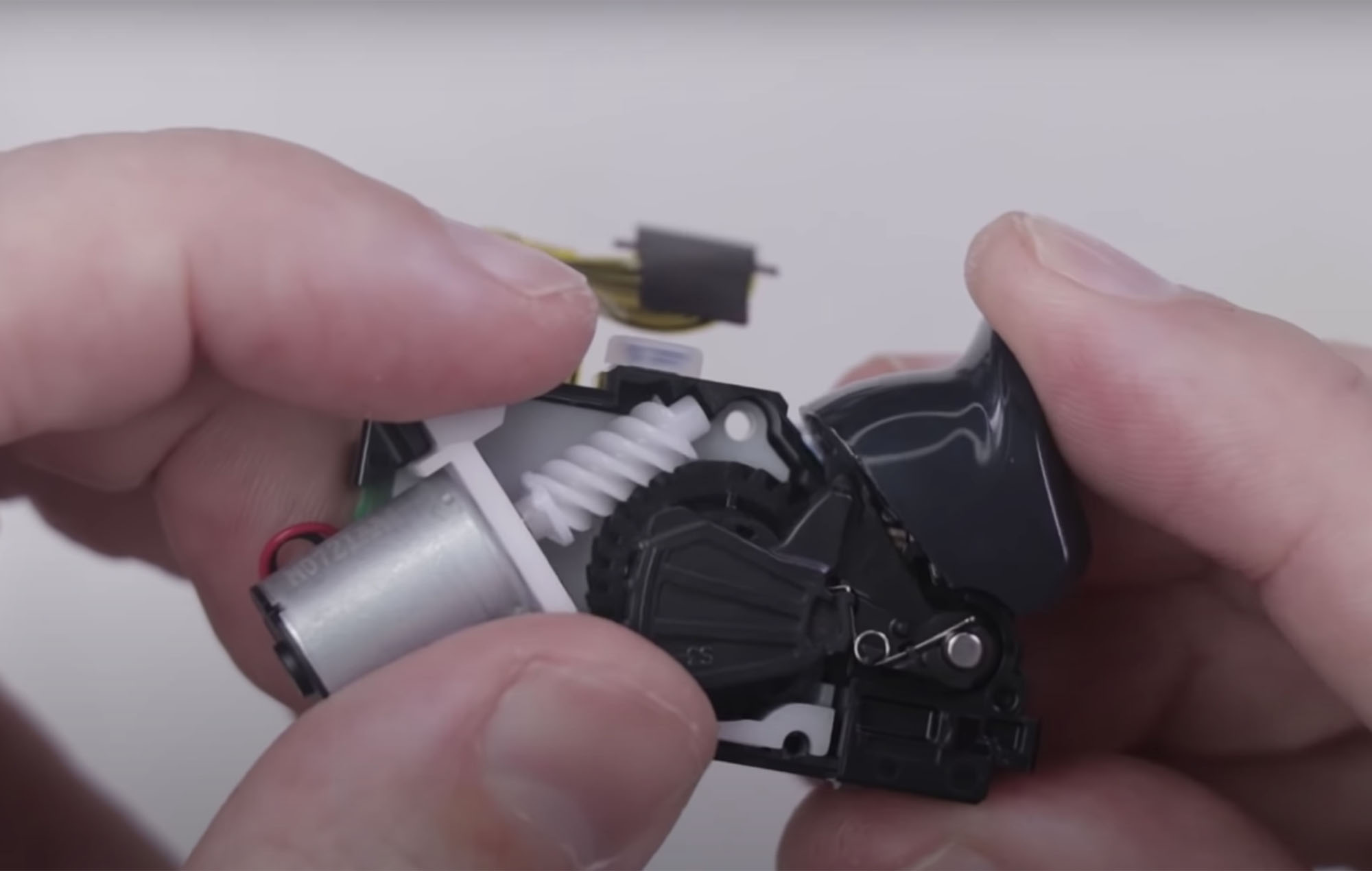 PS5 controller teardown shows its adaptive triggers in action