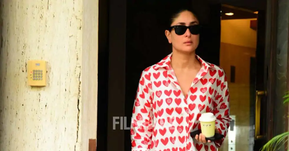 Kareena Kapoor Khan looks lovely in a breezy off-duty look