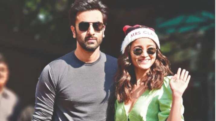Alia Bhatt's phone cover has a Ranbir Kapoor connection and fans can't keep calm