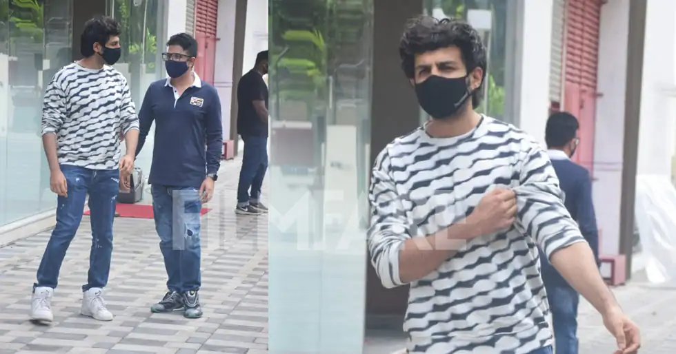 Kartik Aaryan clicked with Bhushan Kumar looking uber cool in a monochrome attire