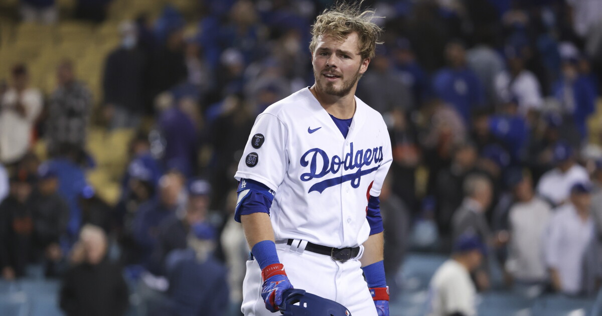 Plaschke: Dodgers haunted by chilling moments in blustery Game 3 NLDS loss to Giants