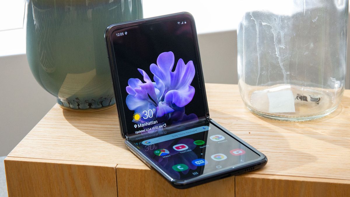 Samsung Galaxy Z Flip 3 Lite could be the biggest foldable phone of the year