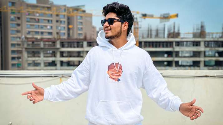 Aditya Patel's new music video 'Meri Maa Kaha Hai' will leave you with teary eyes
