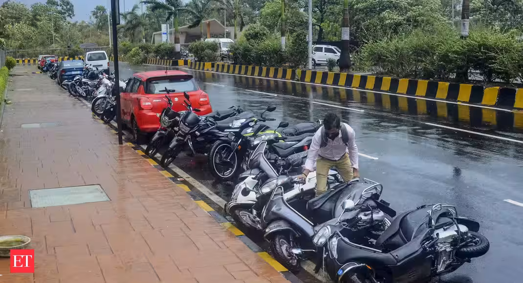 Piaggio Vehicles reopens two-wheeler dealerships across India
