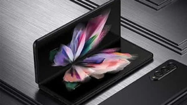 Samsung Galaxy’s foldable-phone pitch: Just try them, you’ll like them