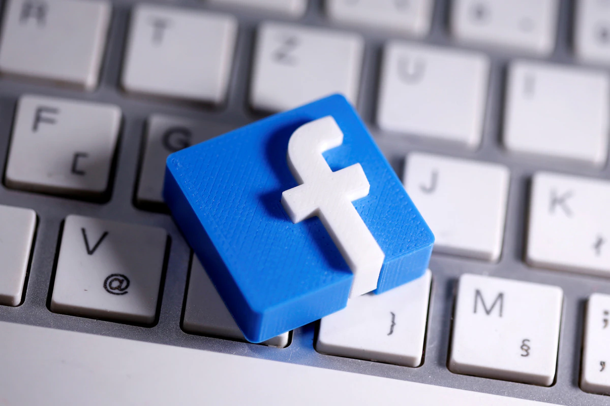 Facebook Removes French, Russian Accounts Active in Africa