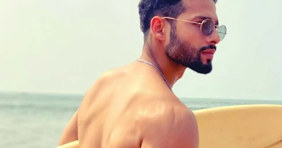 This super cool click of Siddhant Chaturvedi from Goa is grabbing all the eyeballs