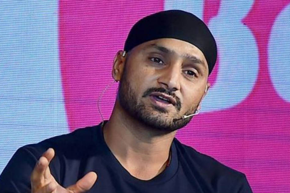 IPL 2021: Don't see anything wrong with Kuldeep's bowling: Harbhajan