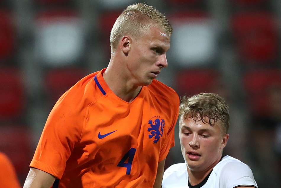 Left-back Bakker completes Leverkusen switch from PSG