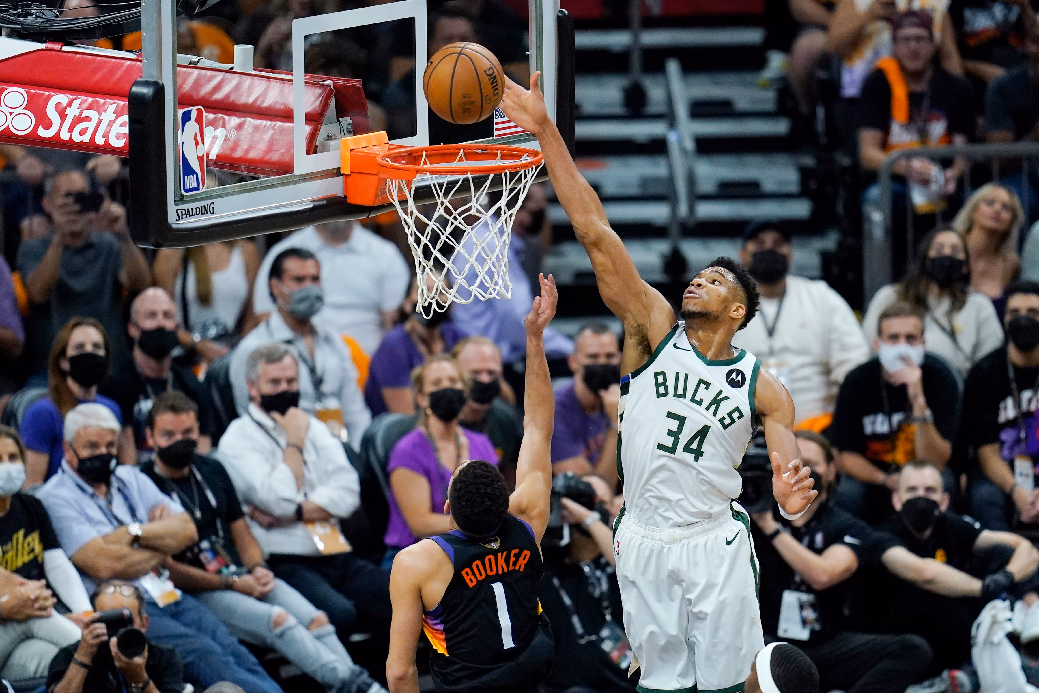 Giannis Says He 'Felt Great' in Return From Knee Injury in Suns vs. Bucks Game 1