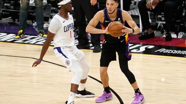 Suns takes the lead in WC finals
