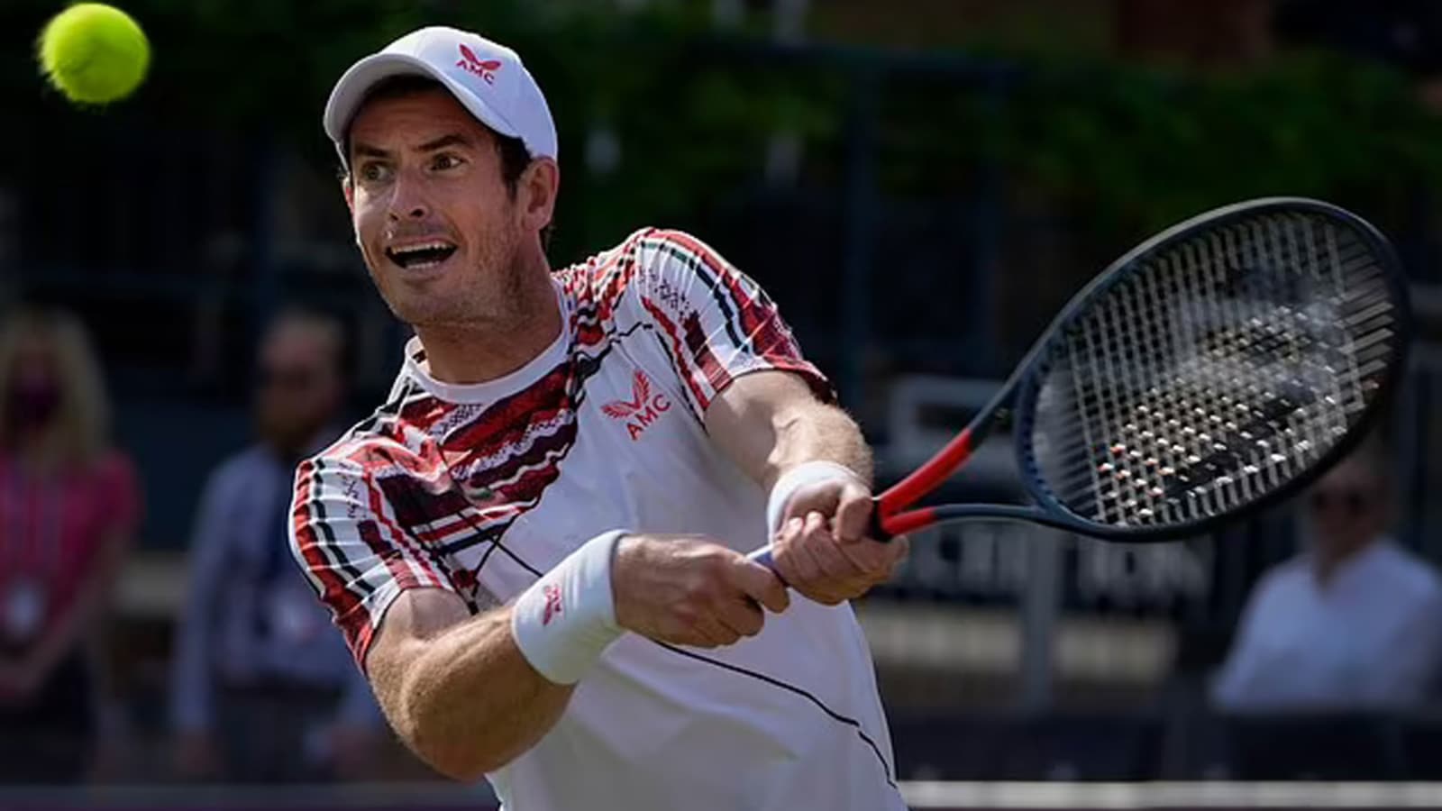 Murray in tears after beating Paire 6-3, 6-2 at Queen's Club