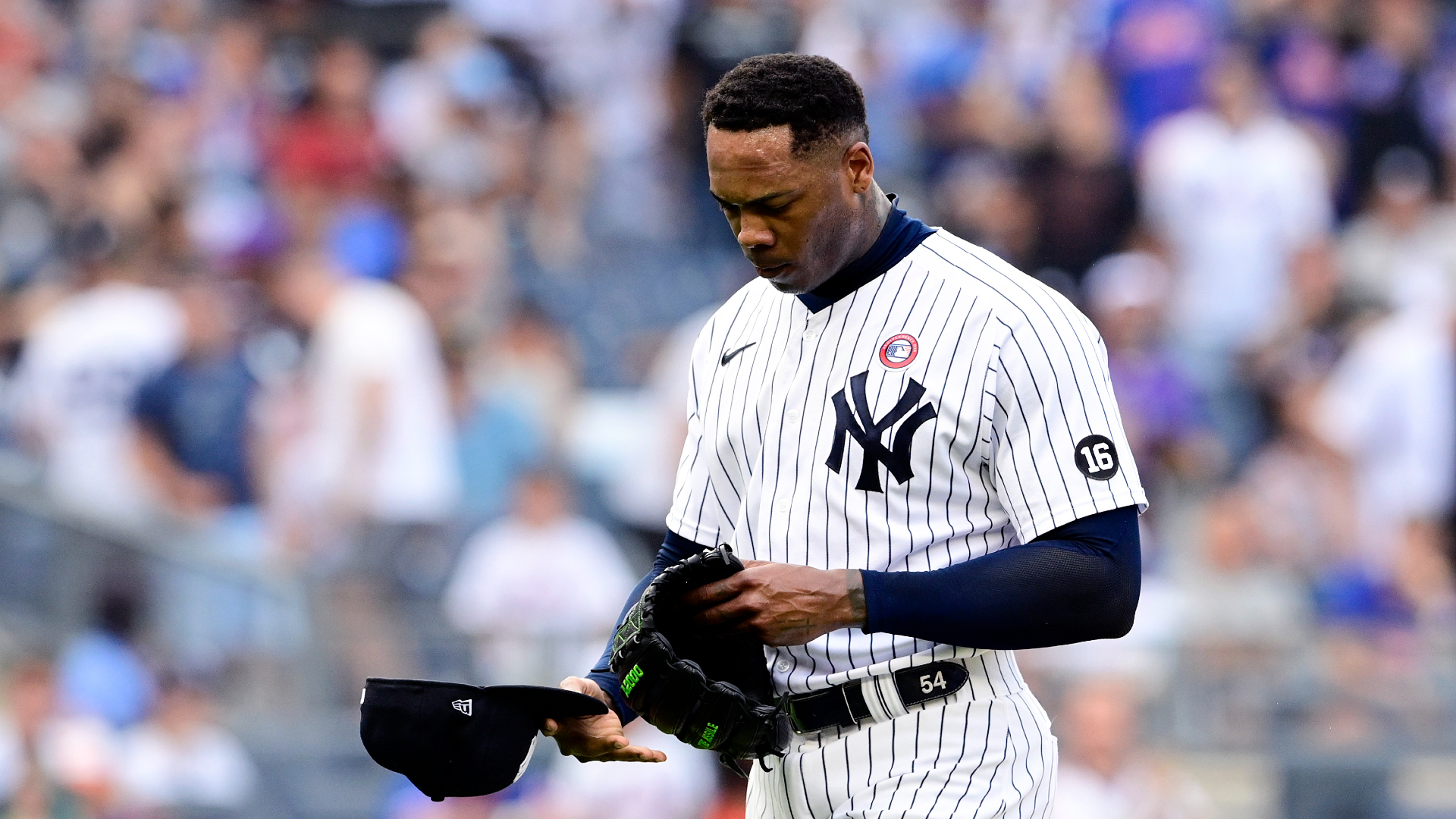 Yankees' Aroldis Chapman booed off mound after giving up lead in loss to Mets