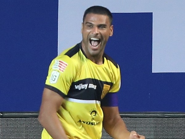 Santana puts HFC ahead