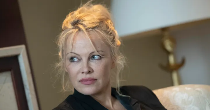 Pamela Anderson splits from 4th husband after 1 year of marriage | Globalnews.ca
