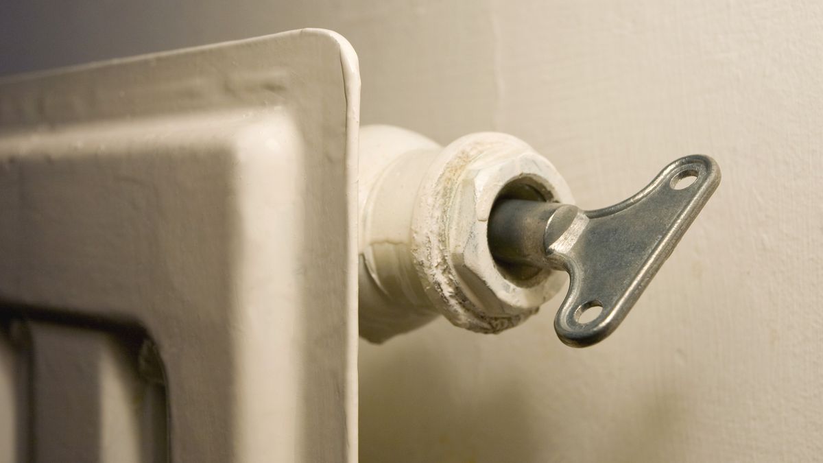 How to bleed a radiator to remove air