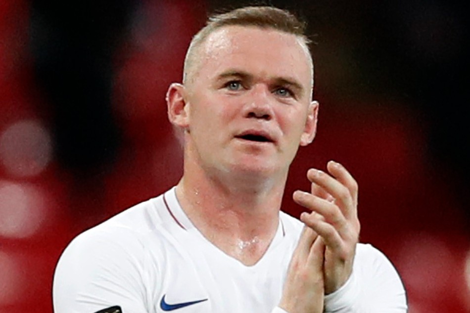 Wayne Rooney leaves from the pitch to the dug out