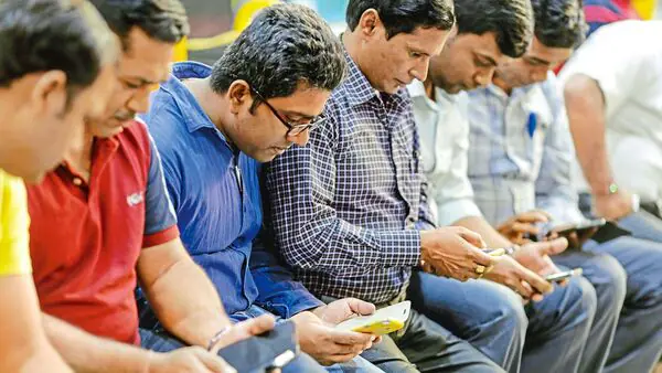 Over 50 mn 5G phones in India even as overall shipments decline