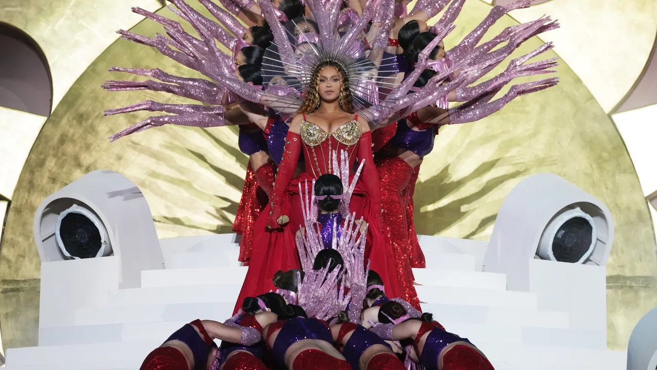 The Story Behind Beyoncé’s 3 Epic Dubai Performance Looks