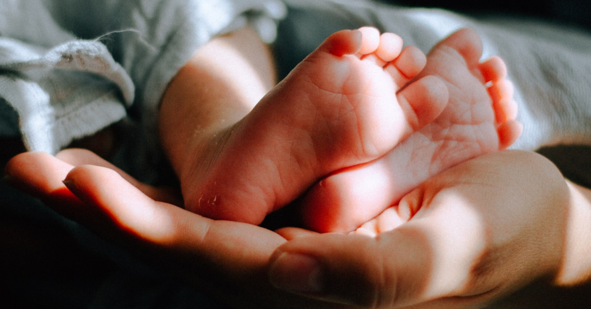 Dad Snaps Photo As Baby Leaves Doctors And Nurses Shocked [Video]