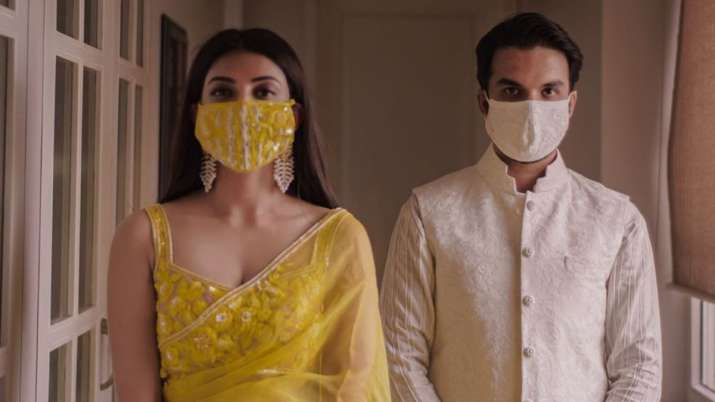 Kajal Aggarwal shares engagement photos with Gautam Kitchlu in mask | Pics