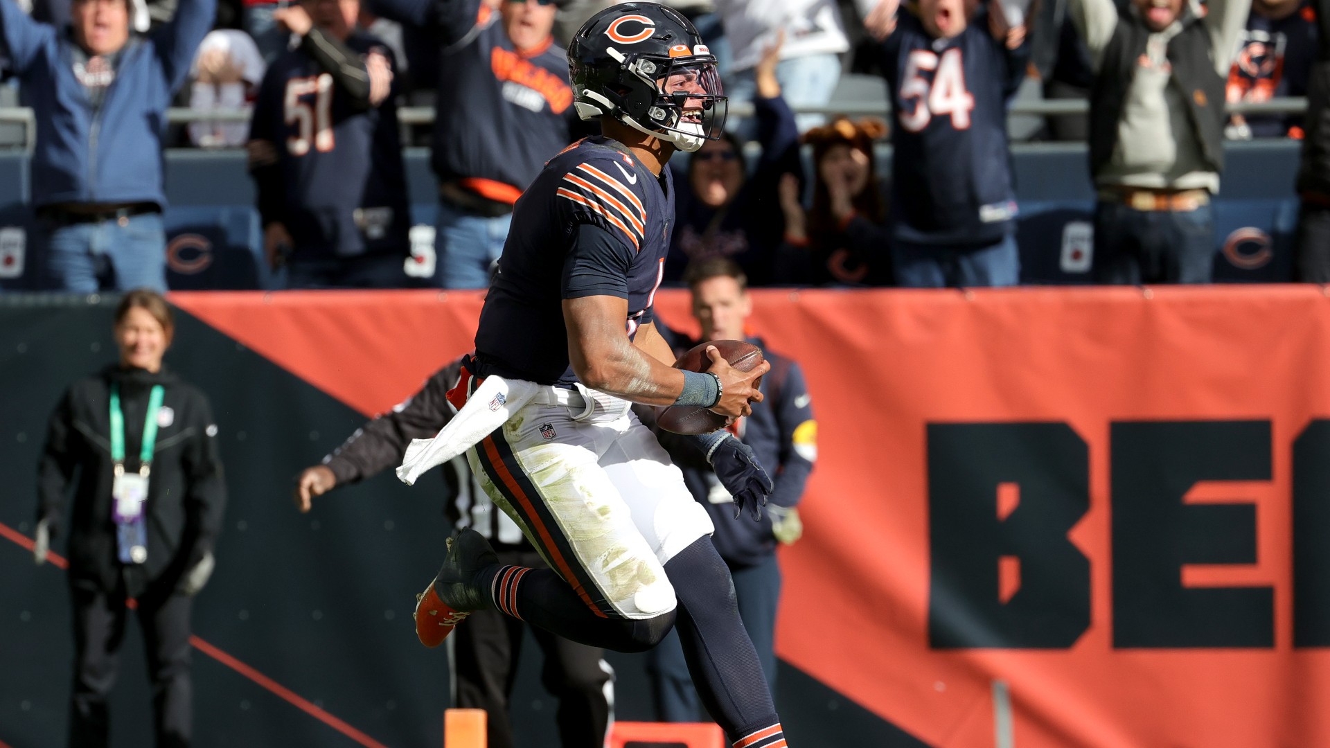Bears' Justin Fields describes his improbable TD run on fourth down: 'It's just all instincts right there'