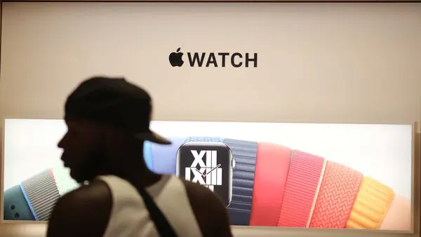 Apple suppliers to make Apple Watch and MacBook in Vietnam: Report