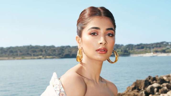 Pooja Hegde lashes out at IndiGo staff for using 'arrogant and threatening tone'; airline responds